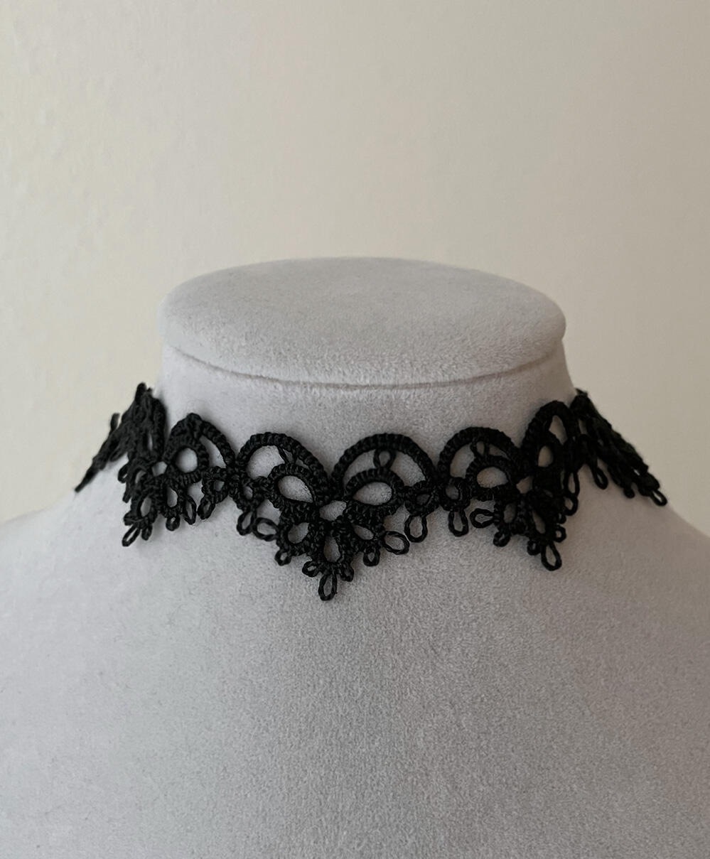 Heart lace choker.
