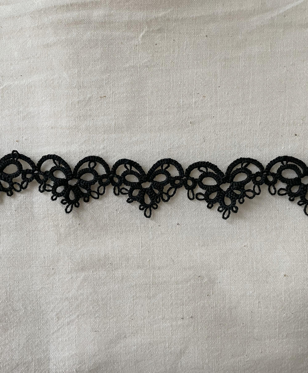 Heart lace choker.